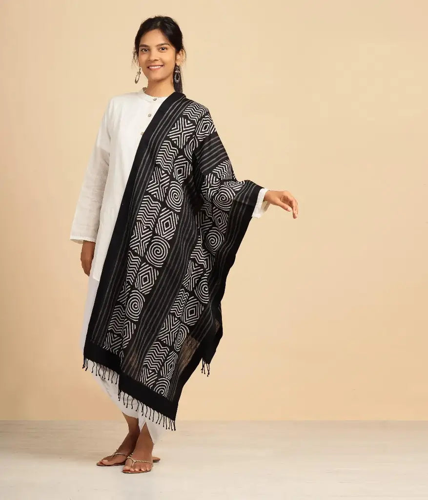 Ethnic Black - Shawl. A festive gift